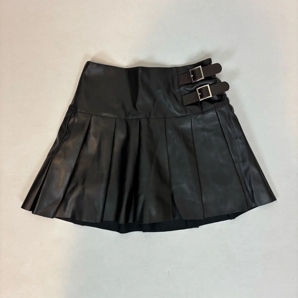 WEWOREWHAT Faux Leather Tennis Skirt in Black Size S